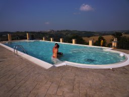 piscina pubblica a sfioro - trattamento a sale